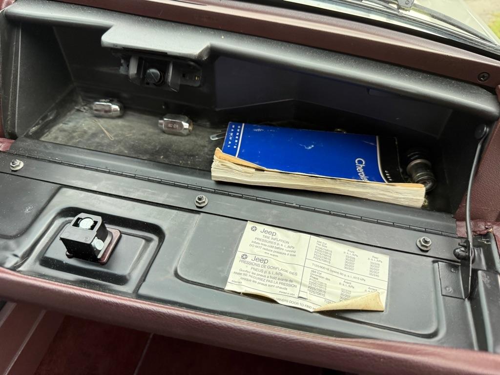 Jeep Cherokee 4-Door 4WD 1992