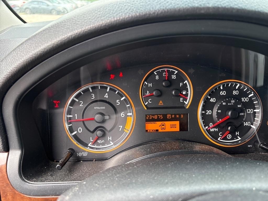 Nissan Armada Platinum 2WD 2011