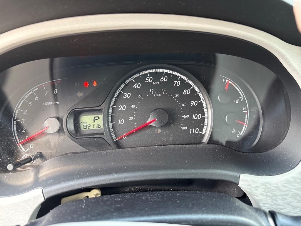 Toyota Sienna LE 8-Pass V6 2011