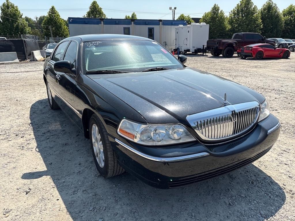 2010 Lincoln Town Car Signature Limited