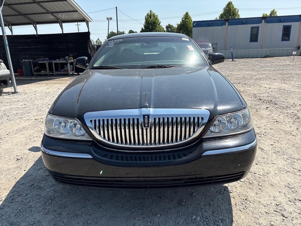 Lincoln Town Car Signature Limited 2010