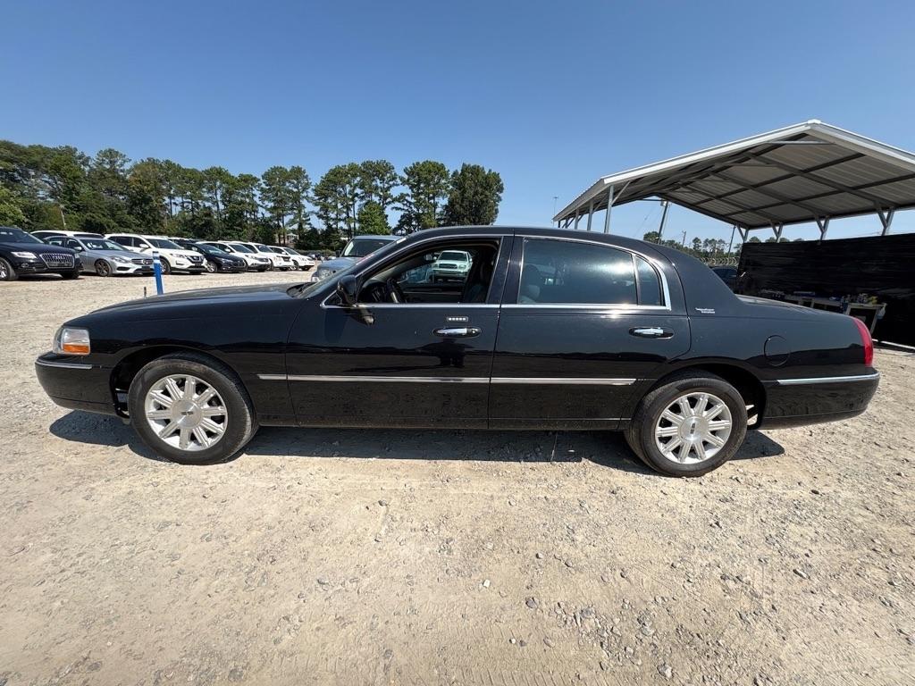 Lincoln Town Car Signature Limited 2010