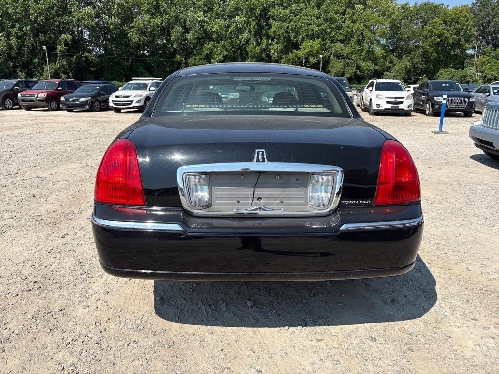 Lincoln Town Car Signature Limited 2010