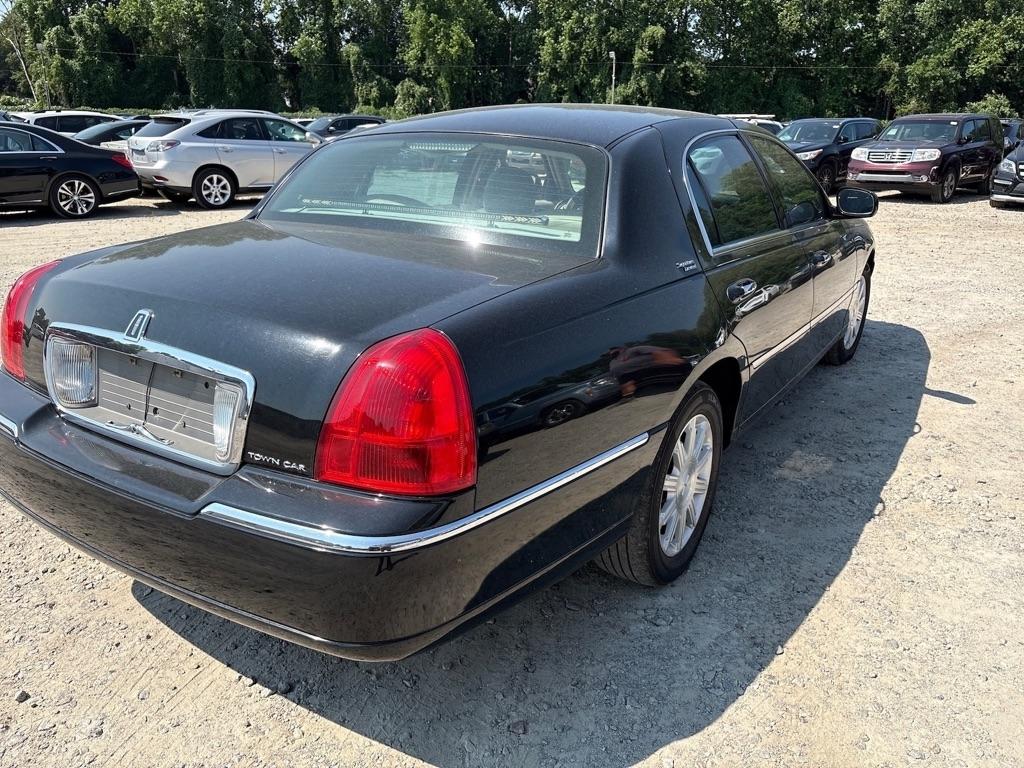 Lincoln Town Car Signature Limited 2010
