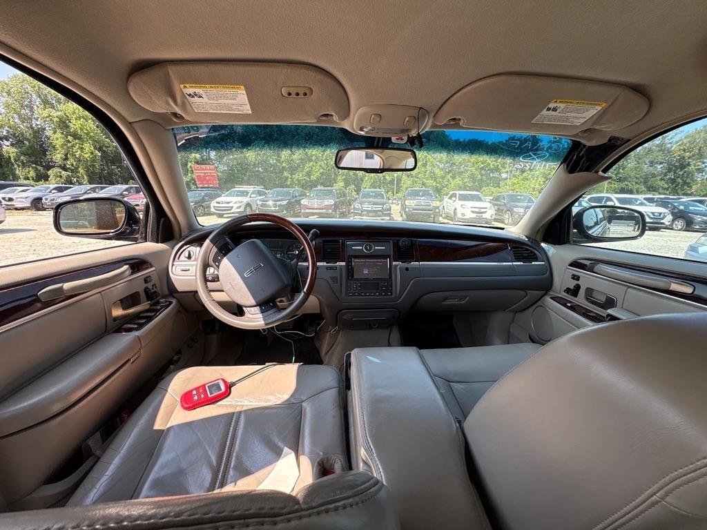 Lincoln Town Car Signature Limited 2010