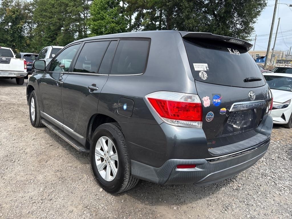 Toyota Highlander Base 2WD V6 2013