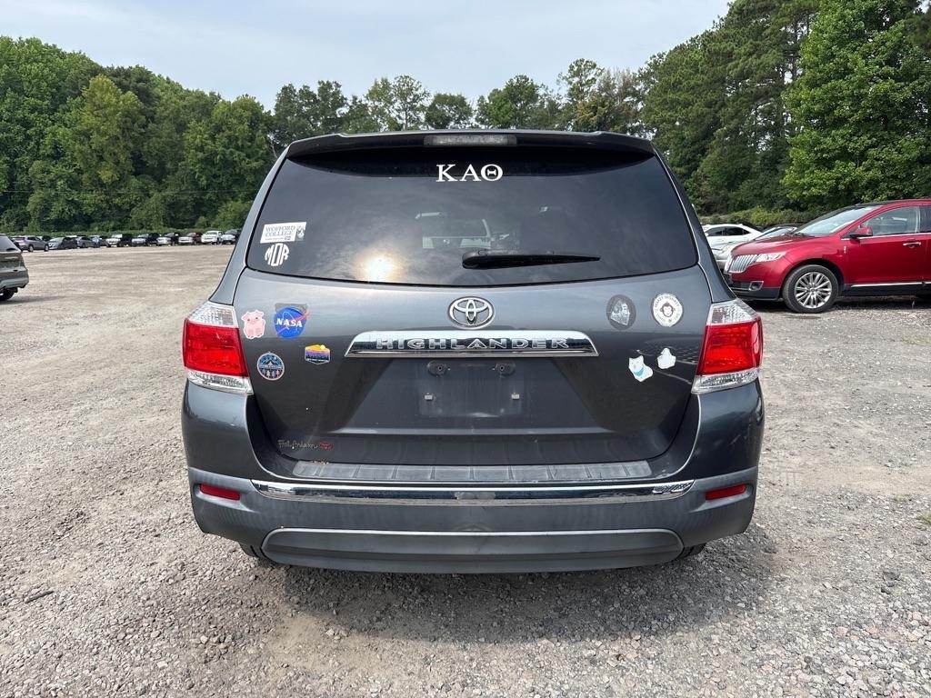 Toyota Highlander Base 2WD V6 2013