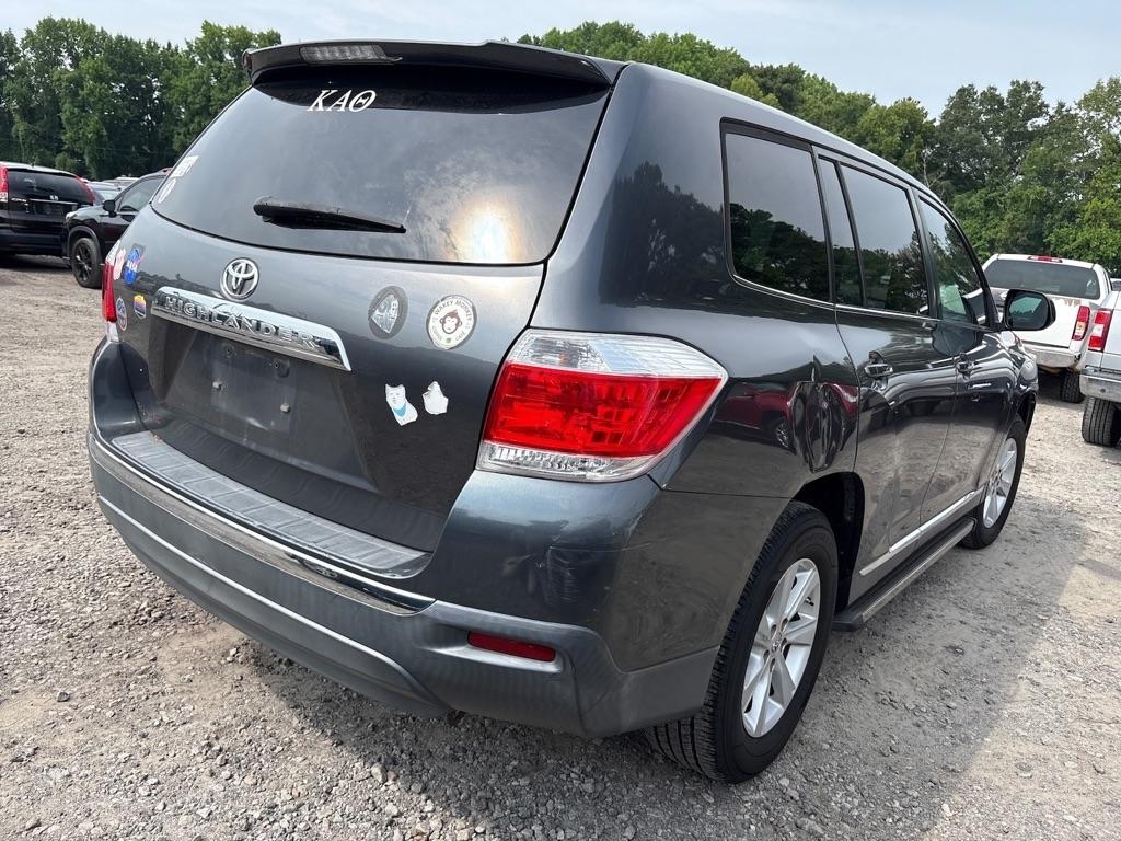Toyota Highlander Base 2WD V6 2013