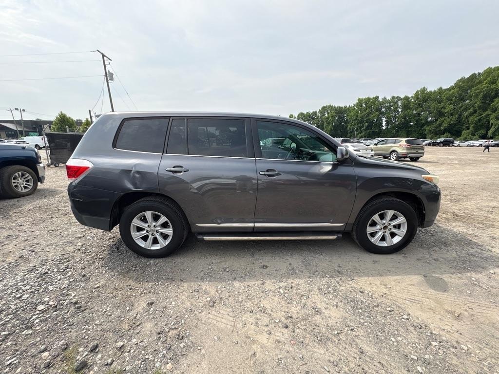 Toyota Highlander Base 2WD V6 2013