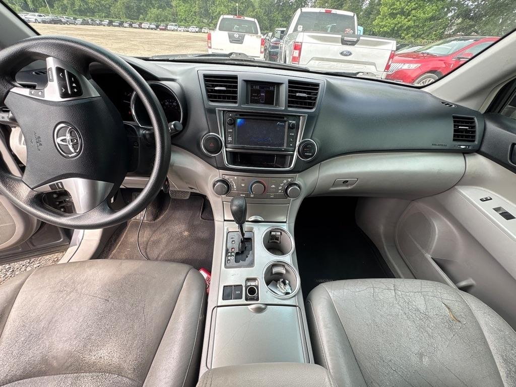 Toyota Highlander Base 2WD V6 2013
