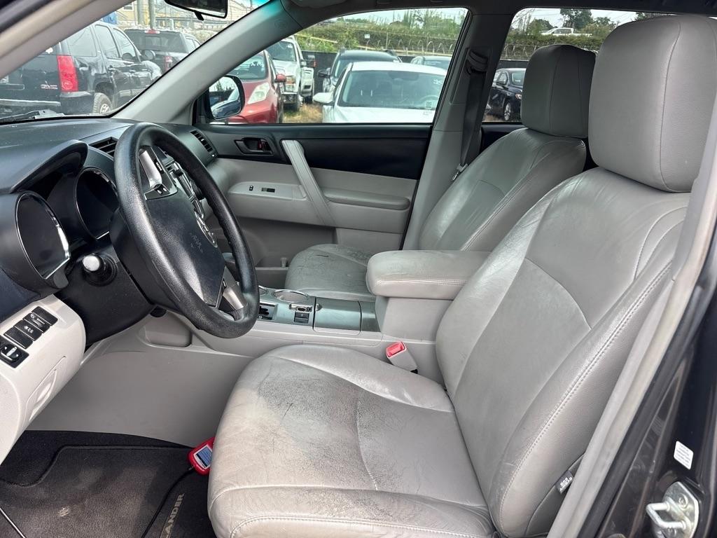 Toyota Highlander Base 2WD V6 2013