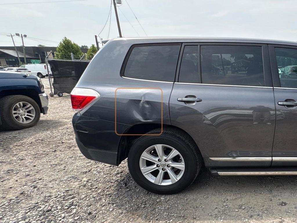 Toyota Highlander Base 2WD V6 2013
