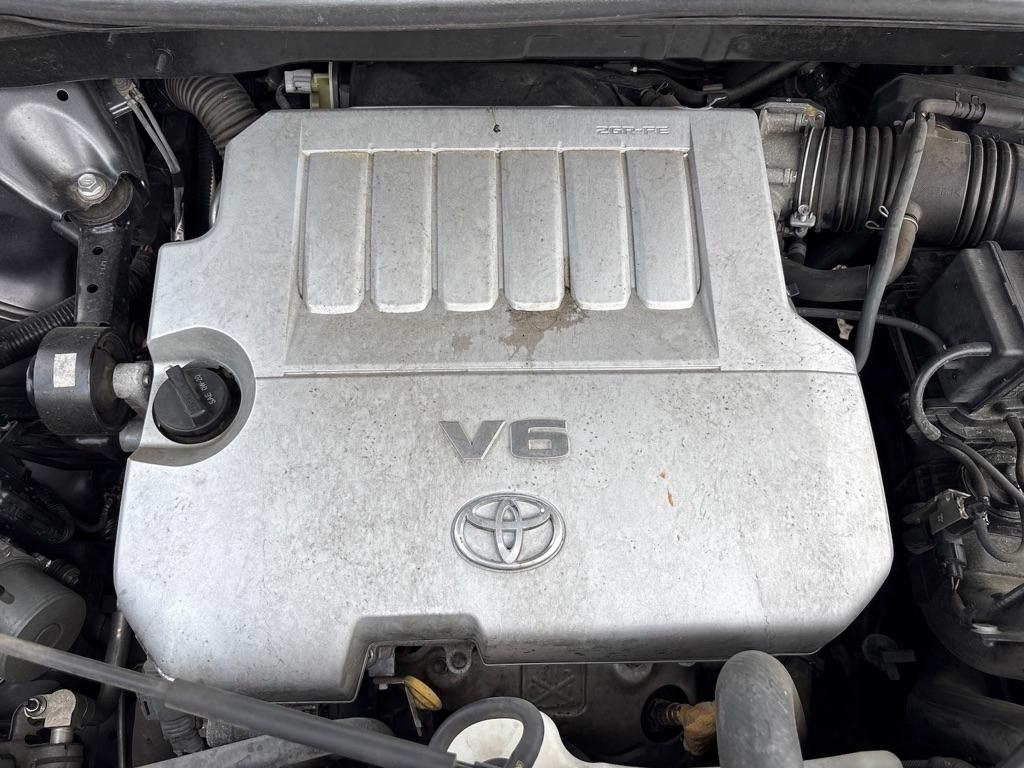Toyota Highlander Base 2WD V6 2013