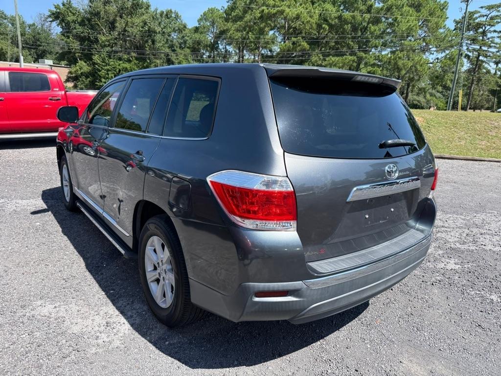 Toyota Highlander Base 2WD V6 2013