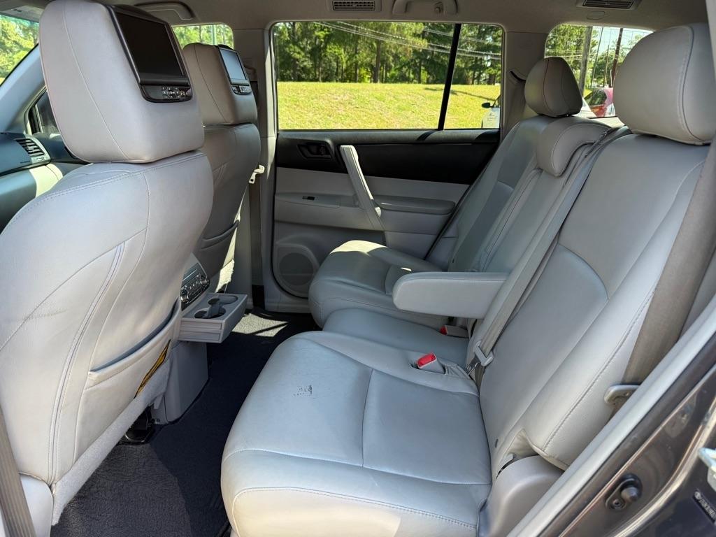 Toyota Highlander Base 2WD V6 2013