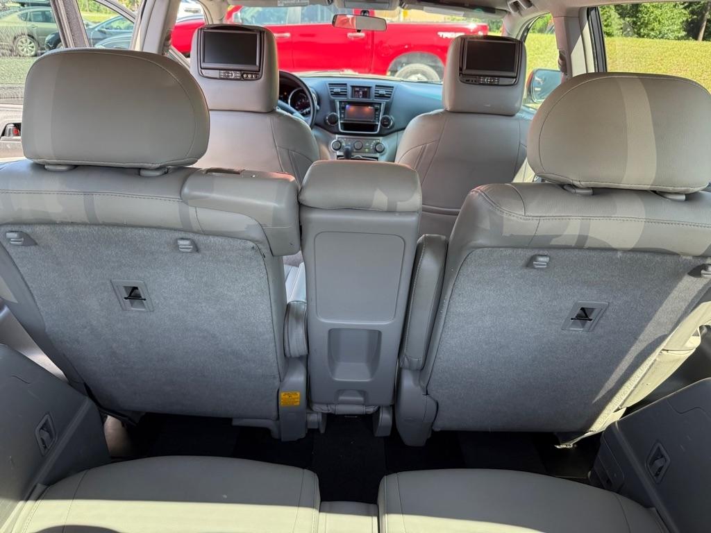 Toyota Highlander Base 2WD V6 2013