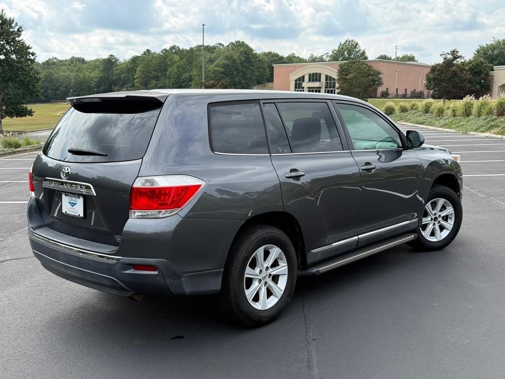 Toyota Highlander Base 2WD V6 2013