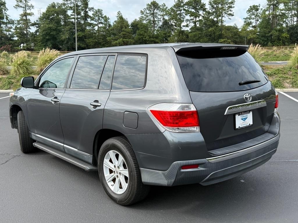 Toyota Highlander Base 2WD V6 2013
