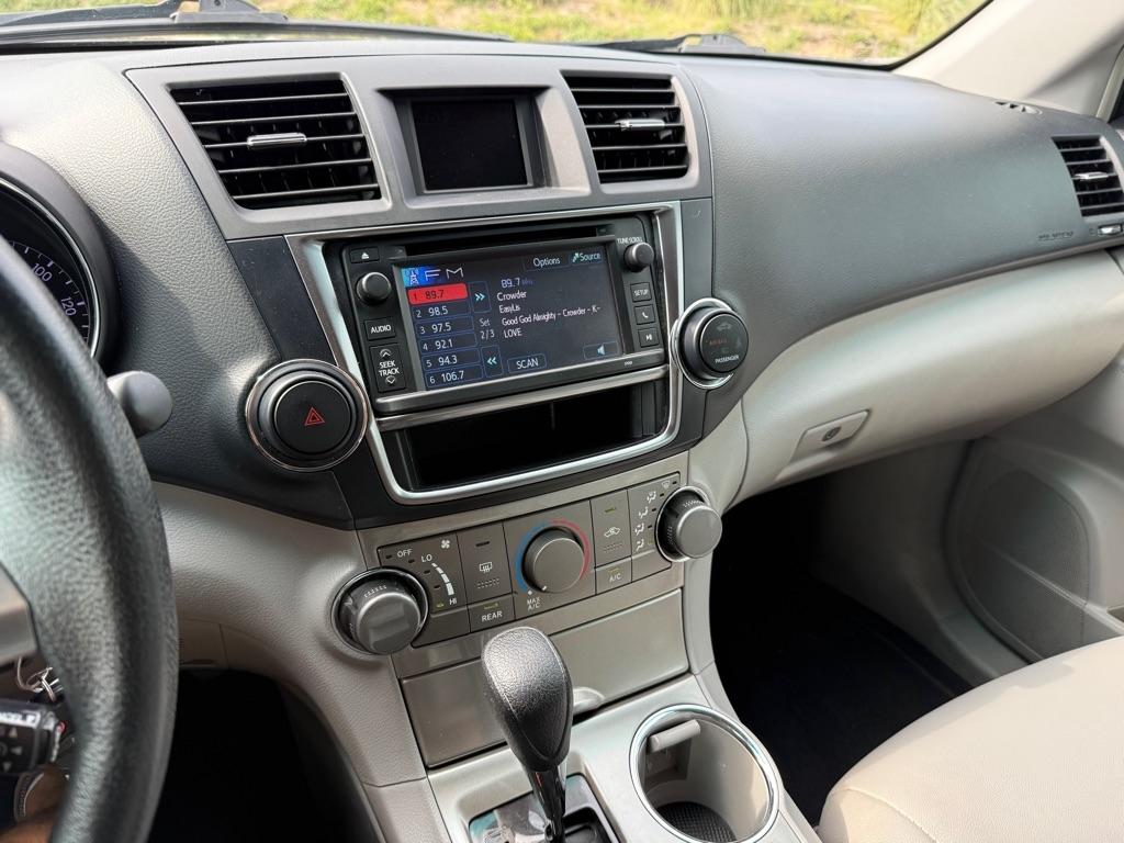 Toyota Highlander Base 2WD V6 2013