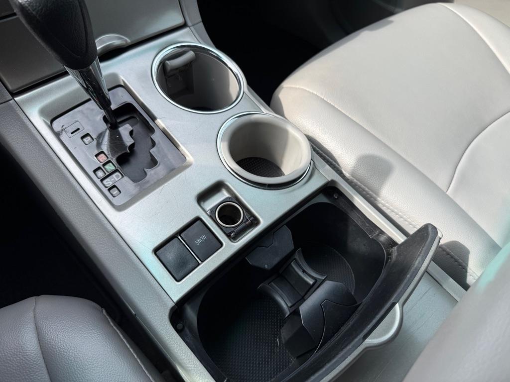 Toyota Highlander Base 2WD V6 2013