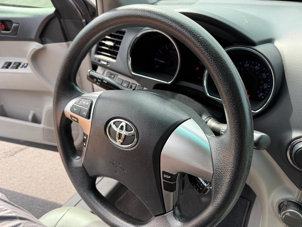 Toyota Highlander Base 2WD V6 2013