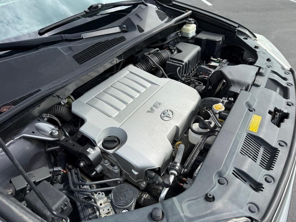 Toyota Highlander Base 2WD V6 2013