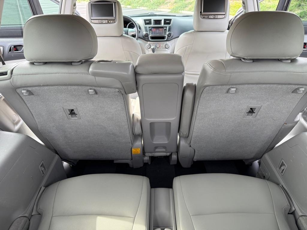 Toyota Highlander Base 2WD V6 2013