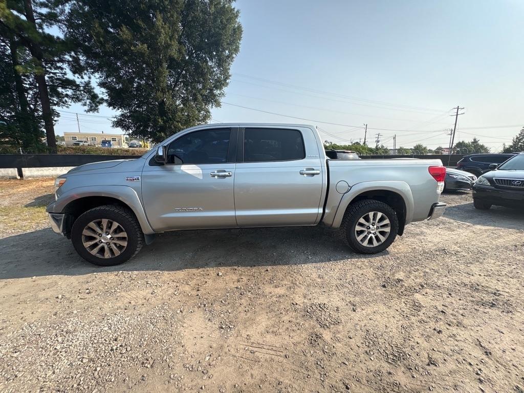 Toyota Tundra Limited 5.7L CrewMax 2WD 2011