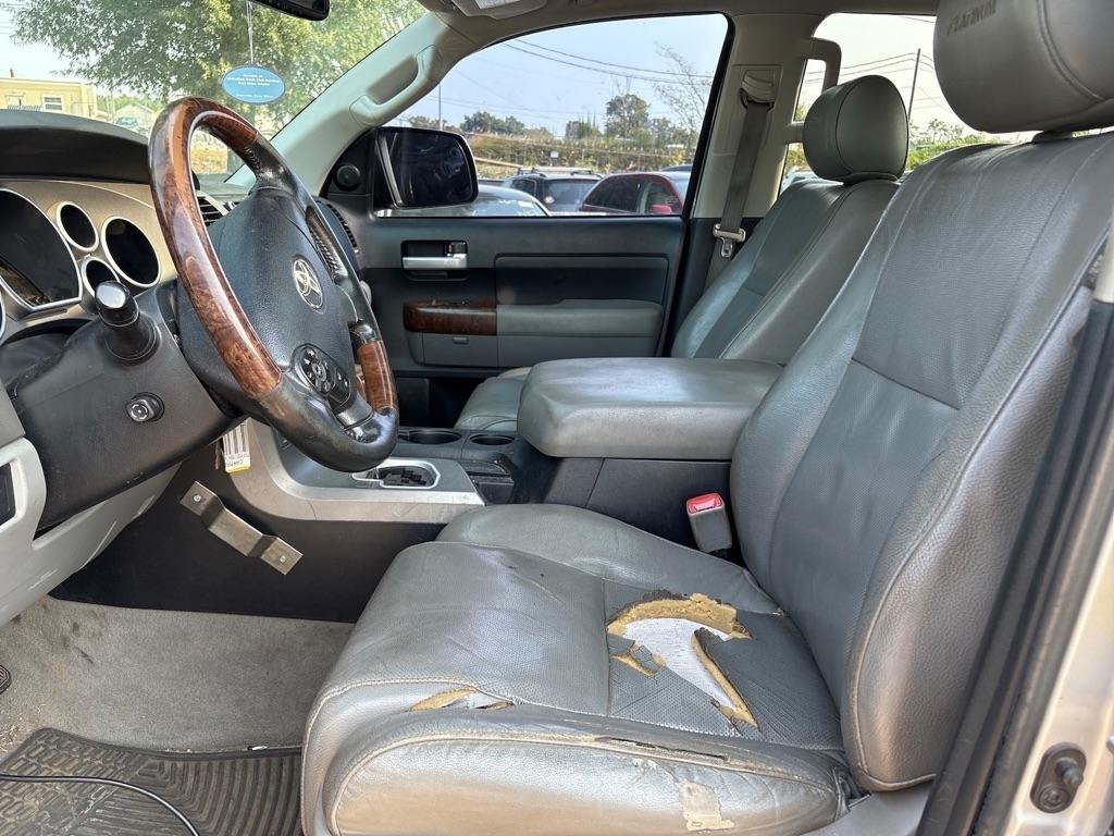 Toyota Tundra Limited 5.7L CrewMax 2WD 2011