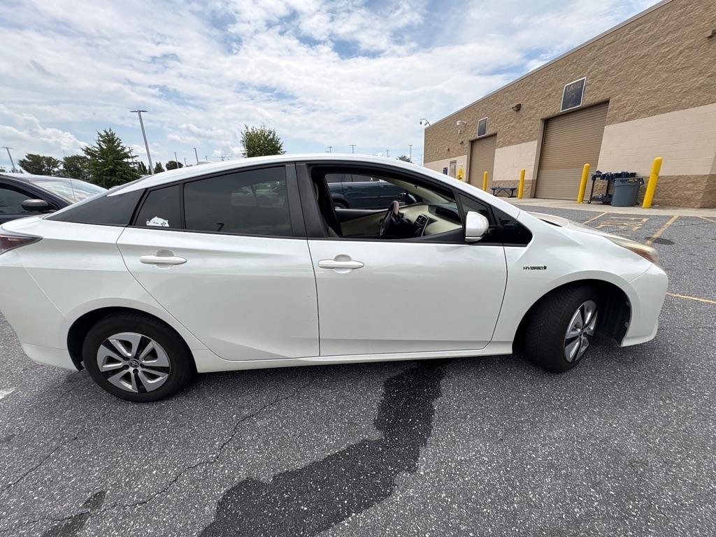 Toyota Prius Two Eco 2016
