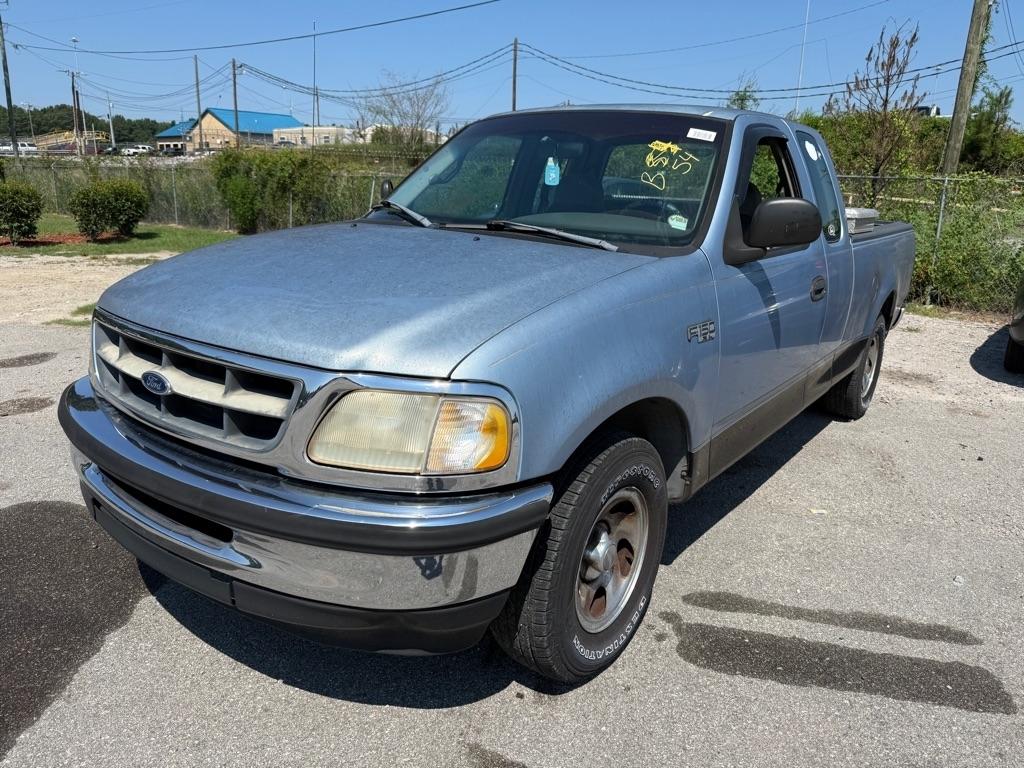 Ford F-150 XL SuperCab Short Bed 2WD 1998