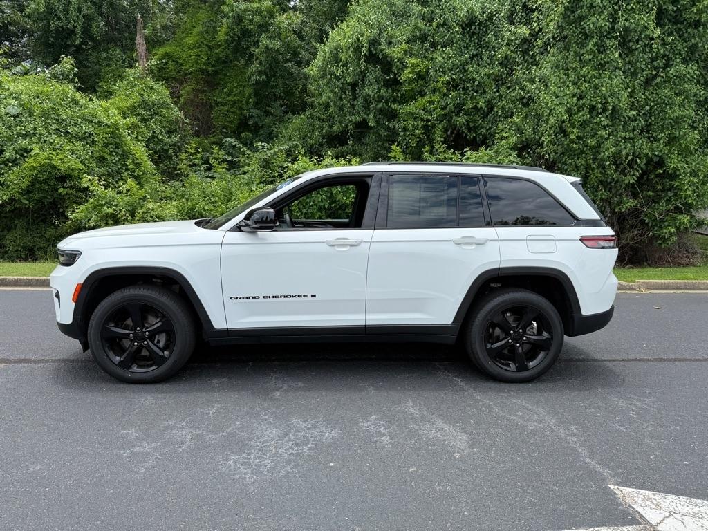 Jeep Grand Cherokee Laredo 4WD 2023