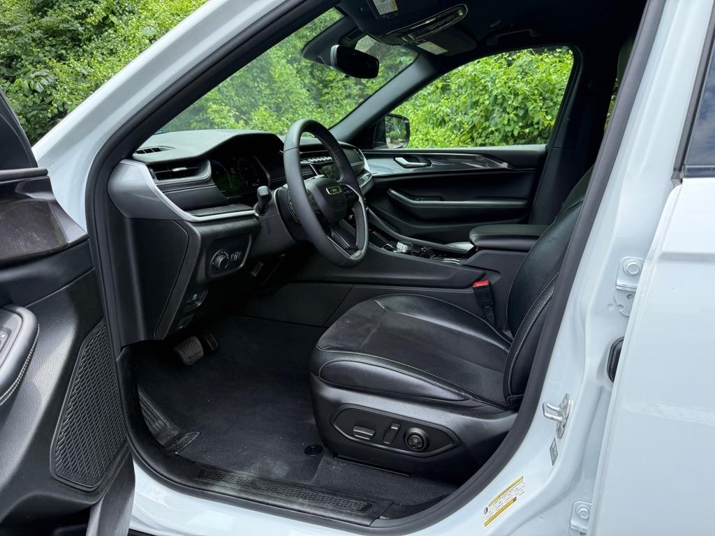 Jeep Grand Cherokee Laredo 4WD 2023