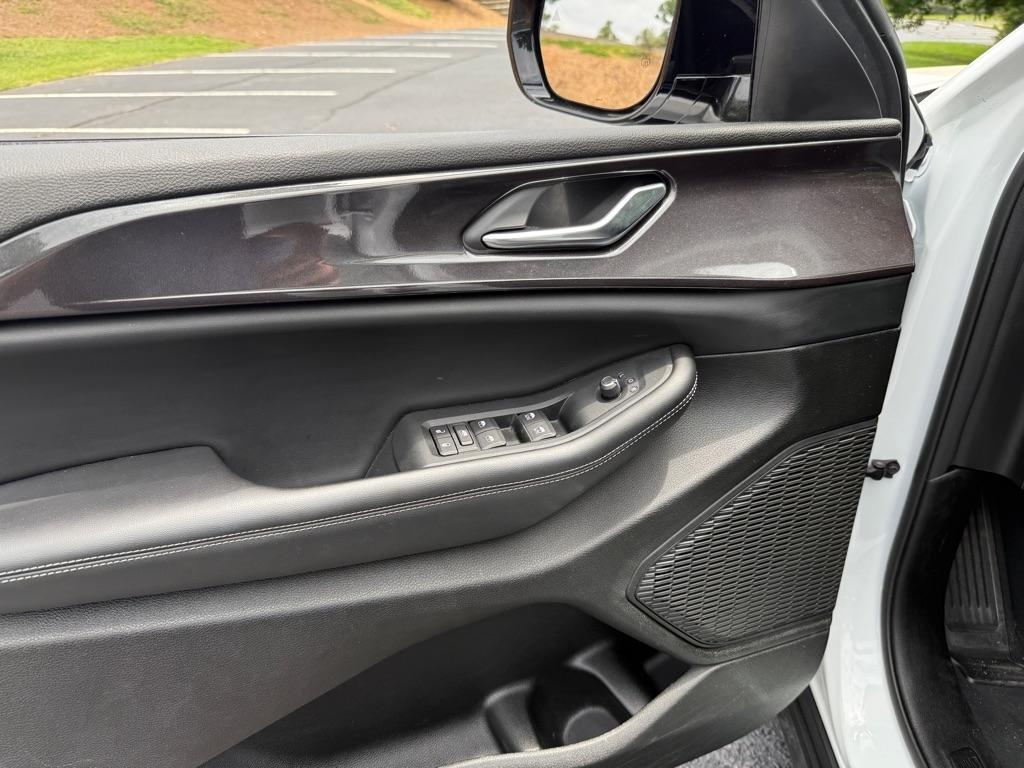 Jeep Grand Cherokee Laredo 4WD 2023
