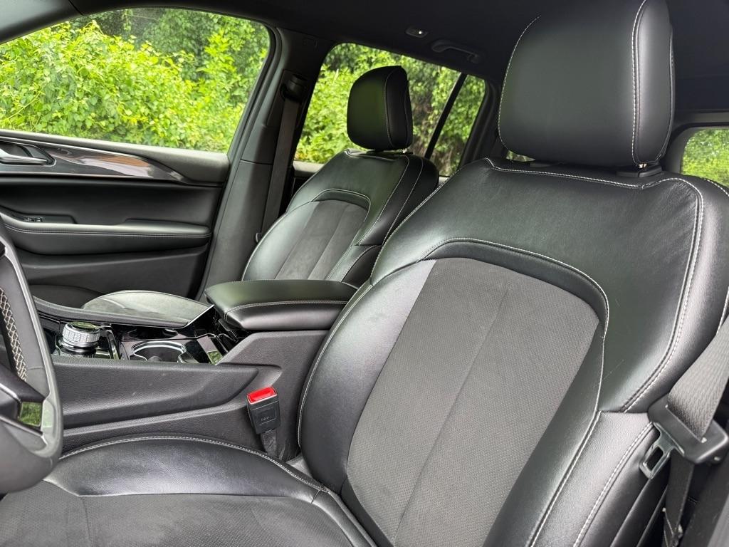 Jeep Grand Cherokee Laredo 4WD 2023