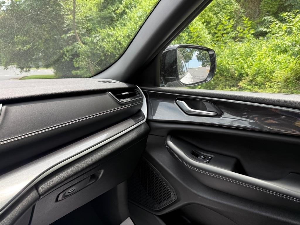 Jeep Grand Cherokee Laredo 4WD 2023