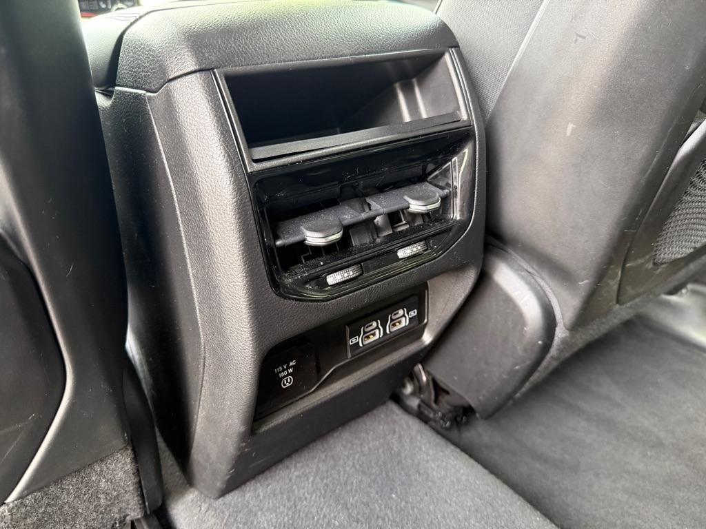 Jeep Grand Cherokee Laredo 4WD 2023