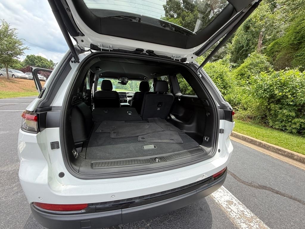 Jeep Grand Cherokee Laredo 4WD 2023