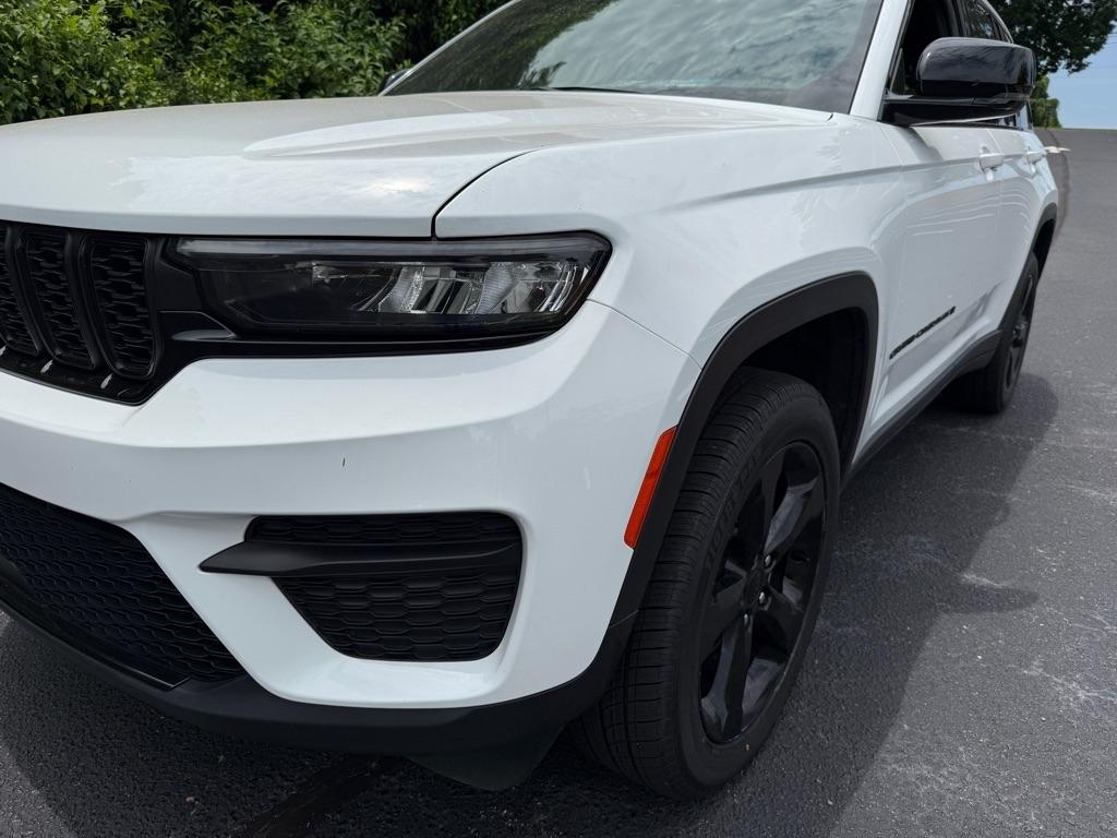 Jeep Grand Cherokee Laredo 4WD 2023