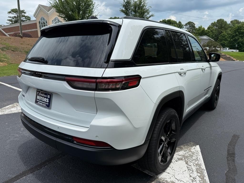 Jeep Grand Cherokee Laredo 4WD 2023