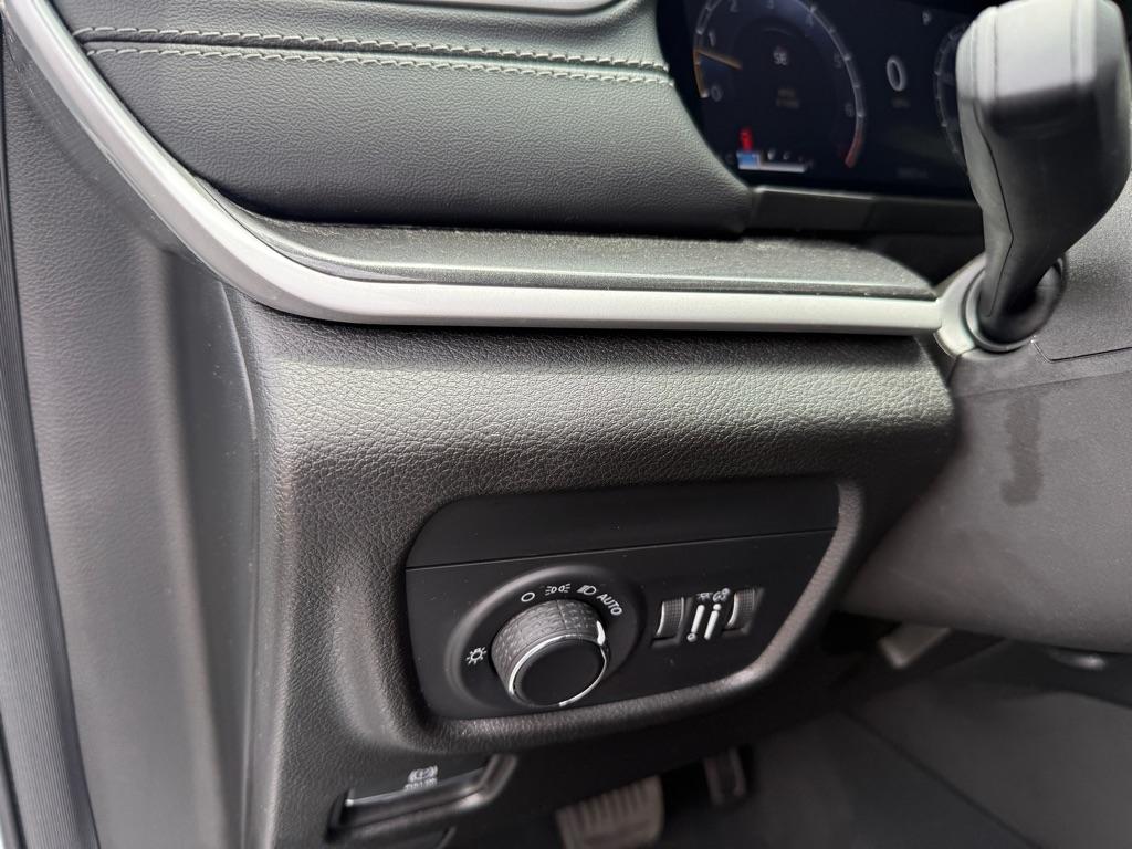Jeep Grand Cherokee Laredo 4WD 2023