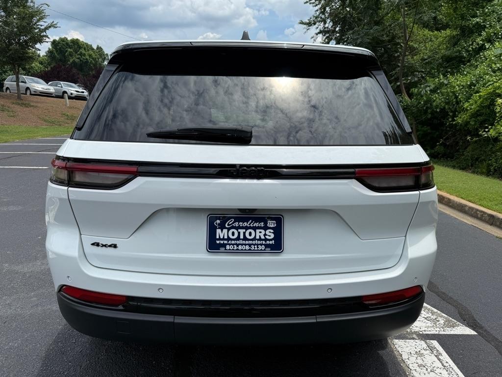 Jeep Grand Cherokee Laredo 4WD 2023