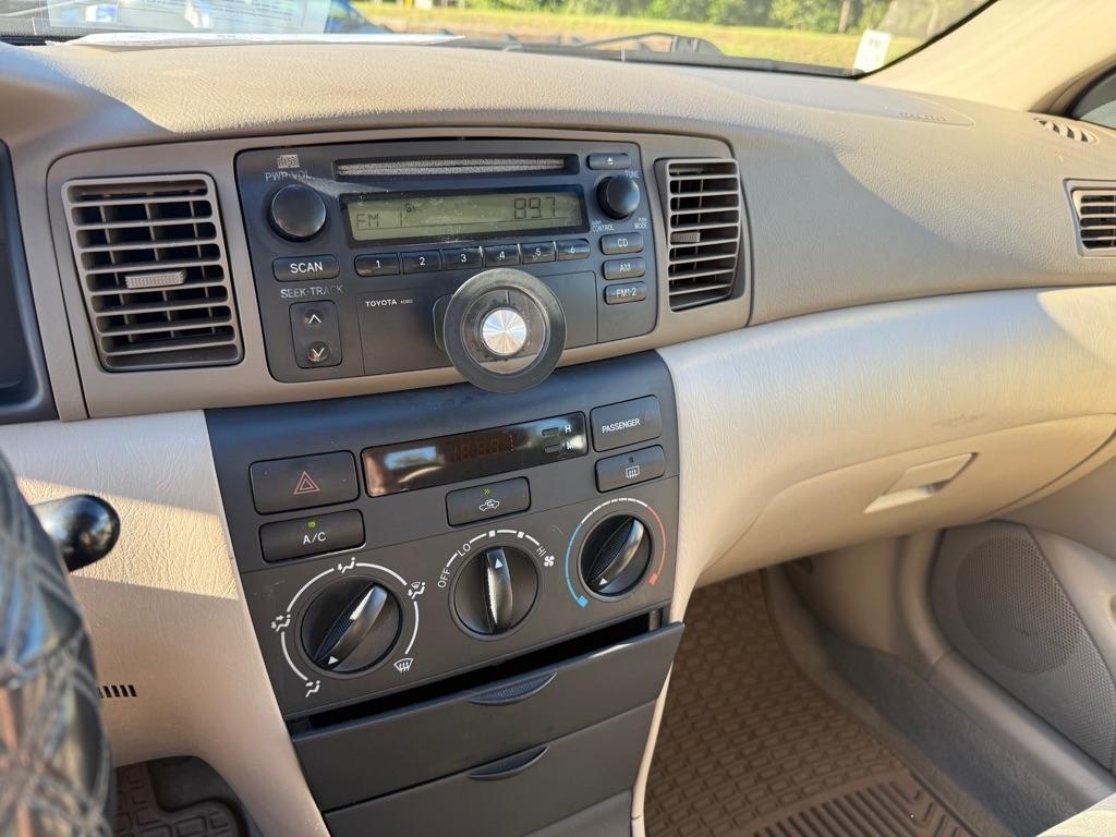 Toyota Corolla CE 2004