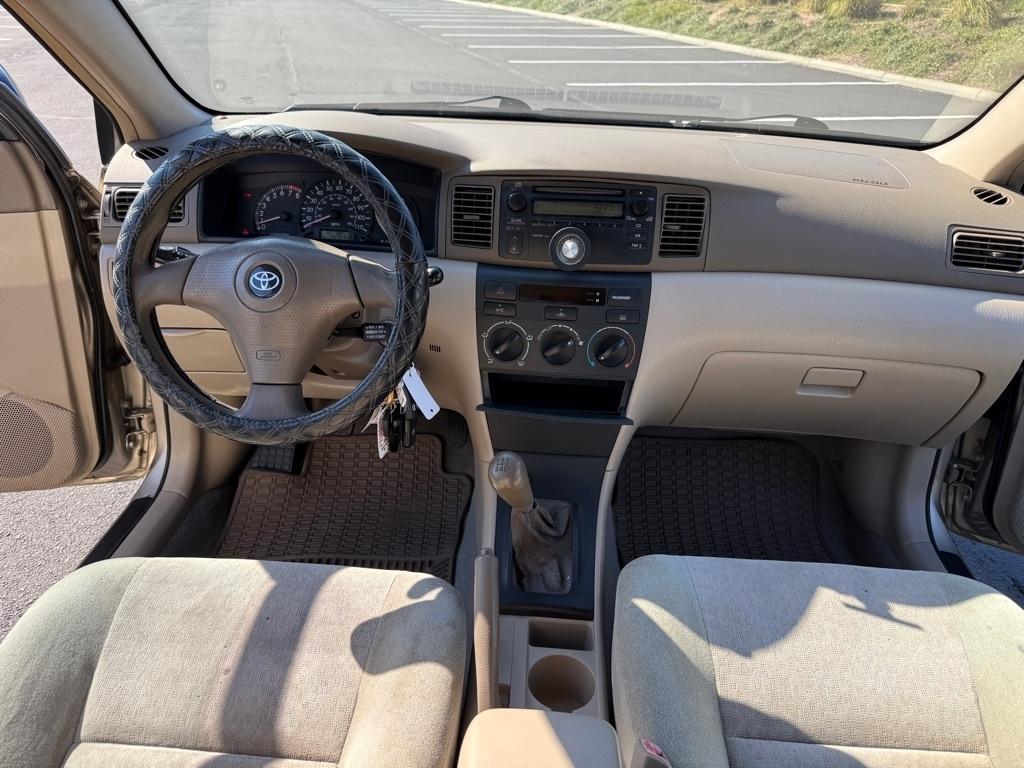Toyota Corolla CE 2004