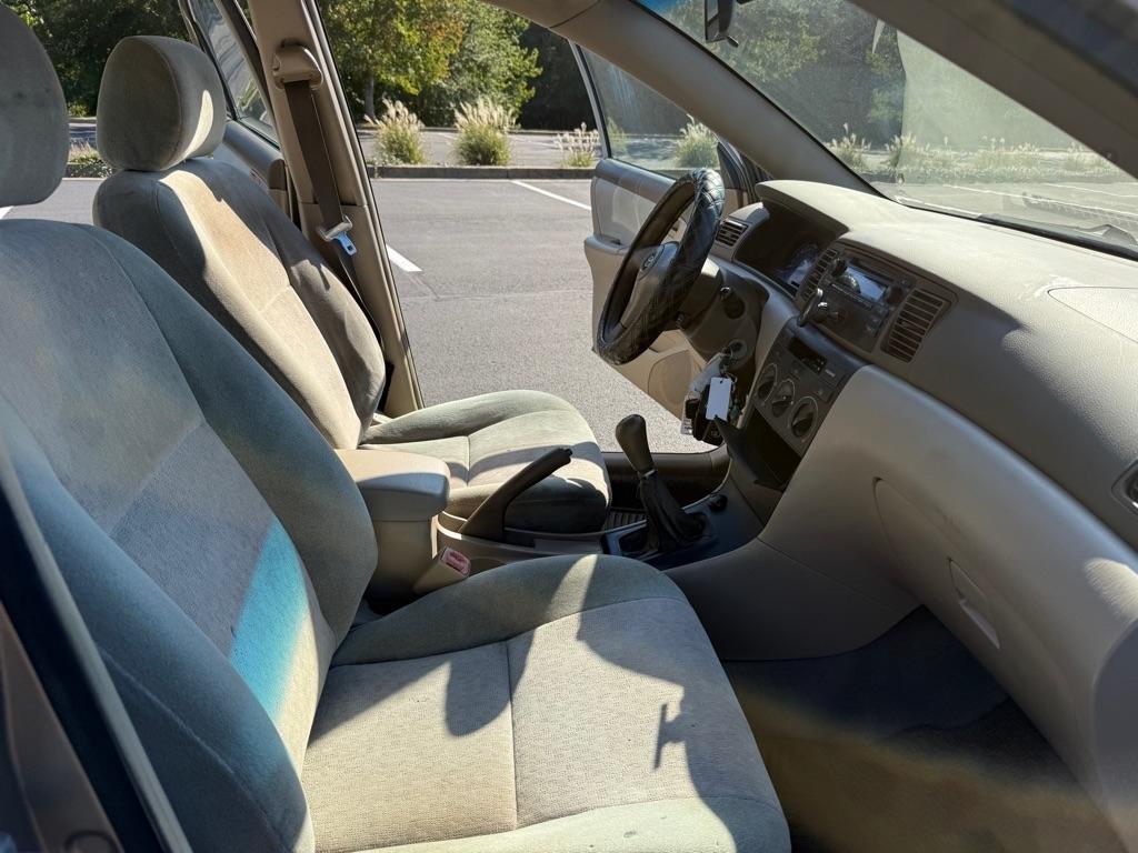 Toyota Corolla CE 2004