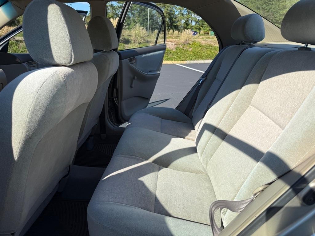Toyota Corolla CE 2004