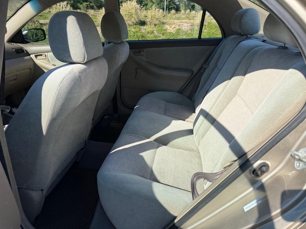 Toyota Corolla CE 2004
