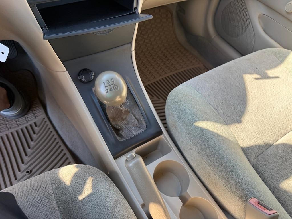 Toyota Corolla CE 2004