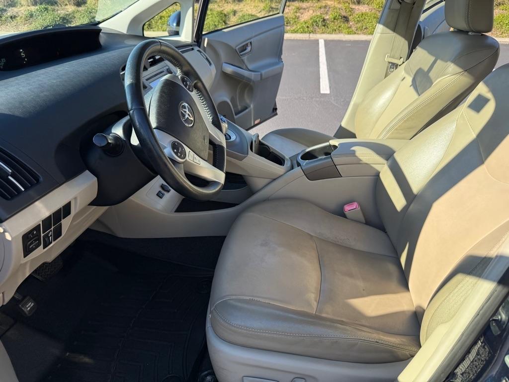 Toyota Prius Prius V 2012