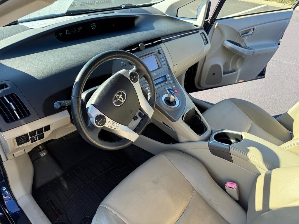 Toyota Prius Prius V 2012